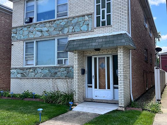 2nd image of 5841 W Touhy Ave