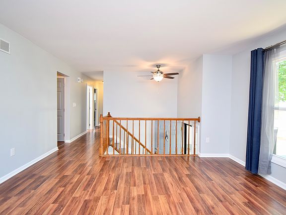 4th image of 647 Regent Rd