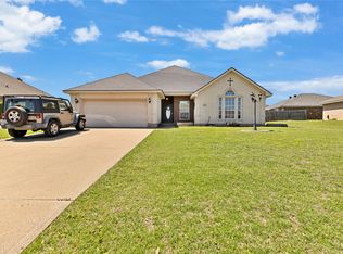 603 Honeysuckle Dr, Cleburne, TX 76033
