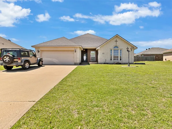 603 Honeysuckle Dr, Cleburne, TX 76033