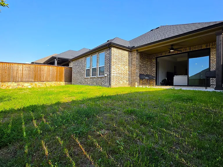 1513 Larson Ln — Photo 48
