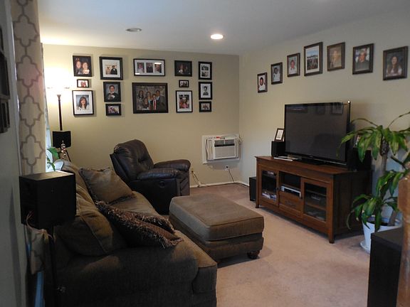 3rd image of 5 Adams Dr