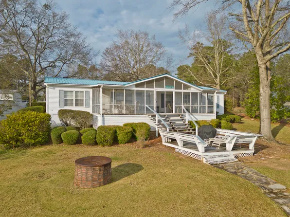 568 Mockingbird Rd, Jacksons Gap, AL 36861