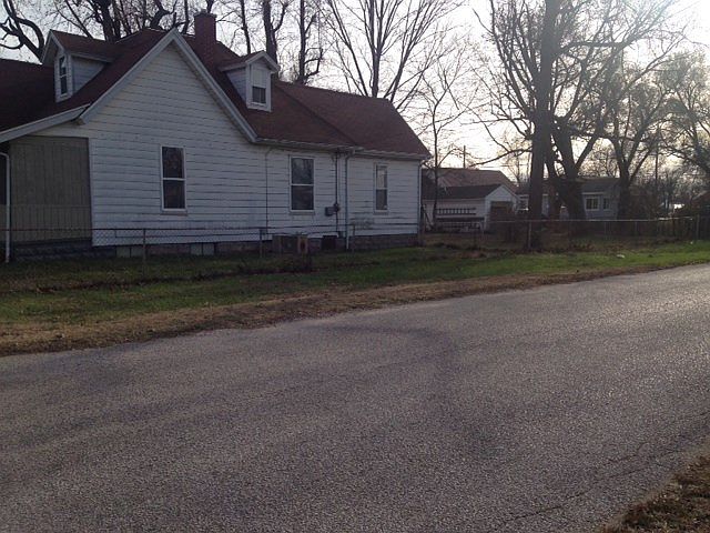 2nd image of 1703 Busseron St