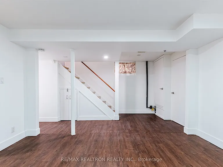 20 Castleton Ave #LOWER — Photo 7