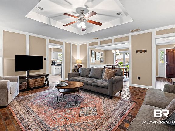 3rd image of 6501 Gaslight Ln S