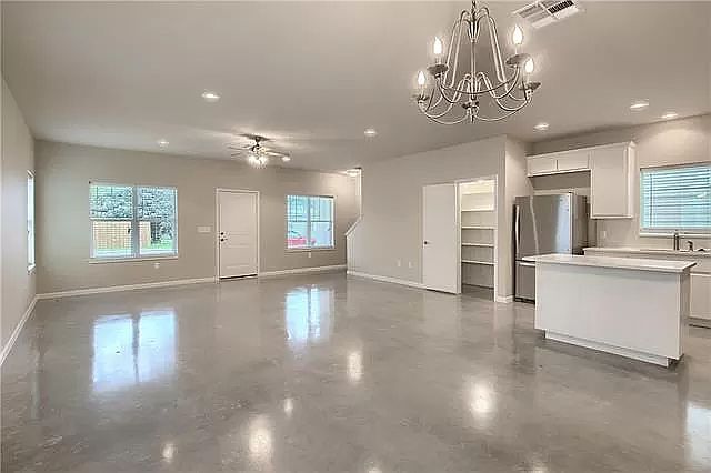 MAIN LIVING AREA (OPEN PLAN)