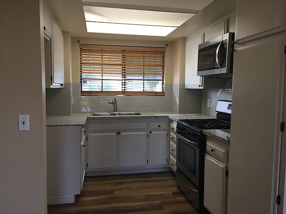 3rd image of 126 Oakdale Ln