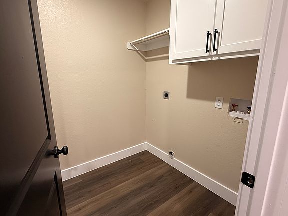 2nd image of 3 Tulip Dr