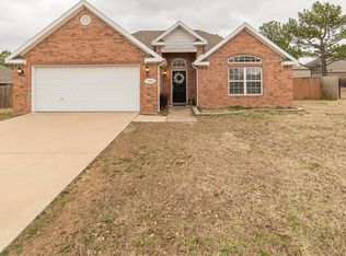 1504 N Shetland Dr, Fayetteville, AR 72704