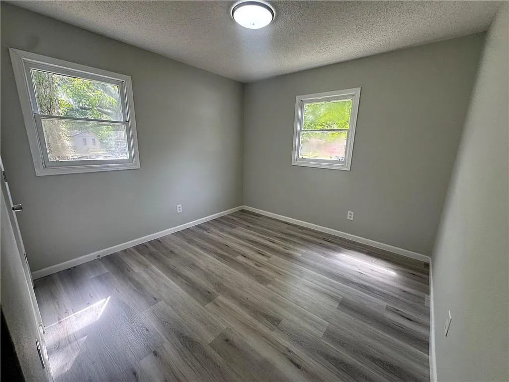3 bed, 1.0 bath, 864 sqft, $1,500 — Photo 4