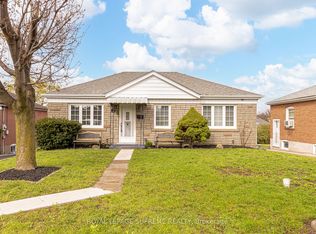 18 Fairweather Rd, Toronto, ON M6M 4C7