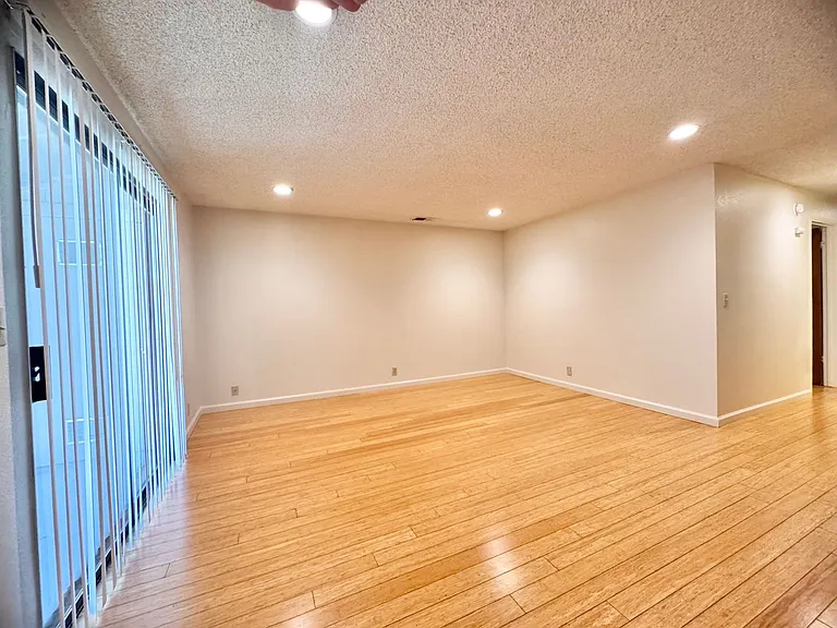 Stadium Village Apartments — Photo 32