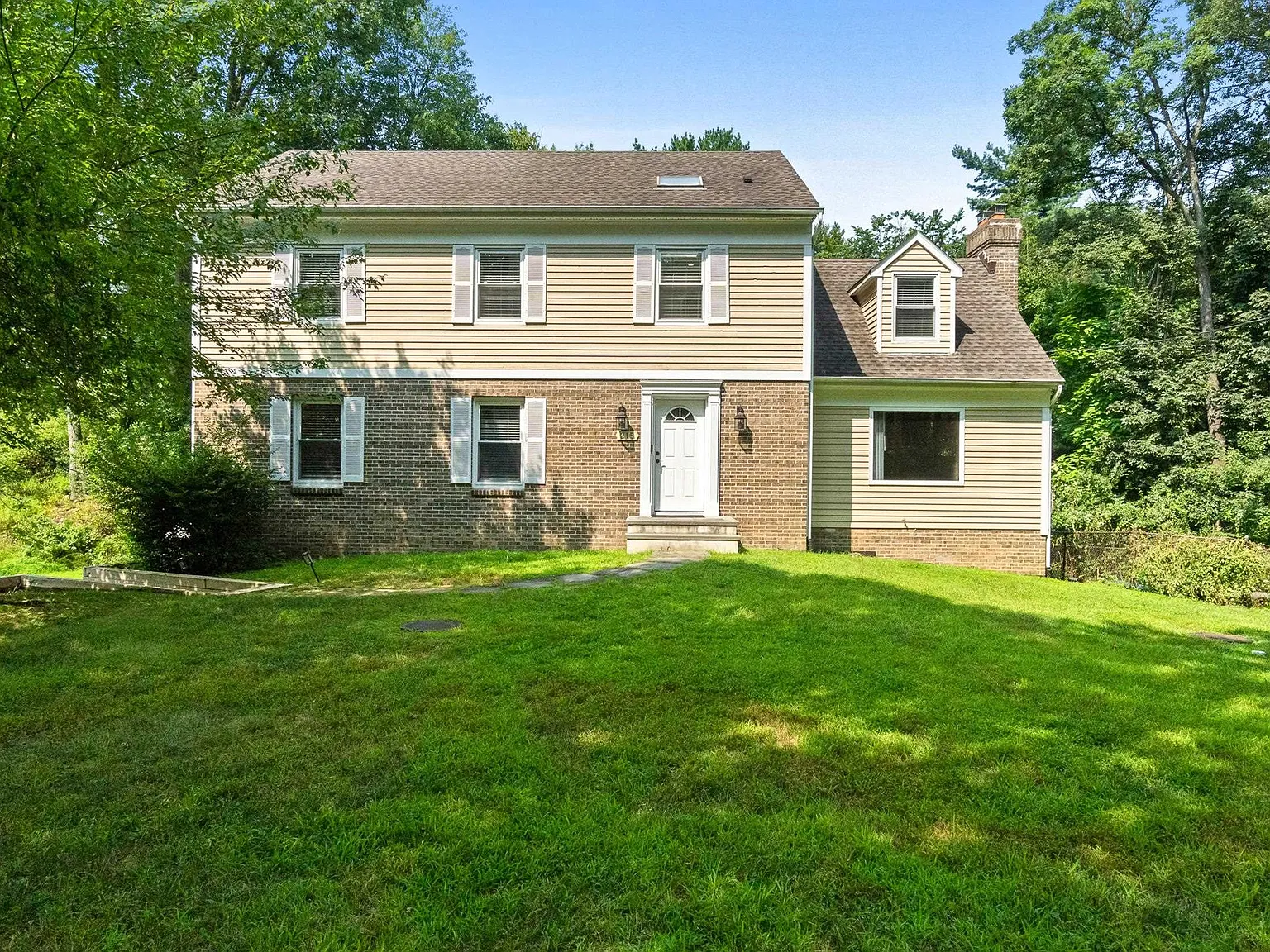 4 bed, 2.5 bath, $6,500 — Photo 2