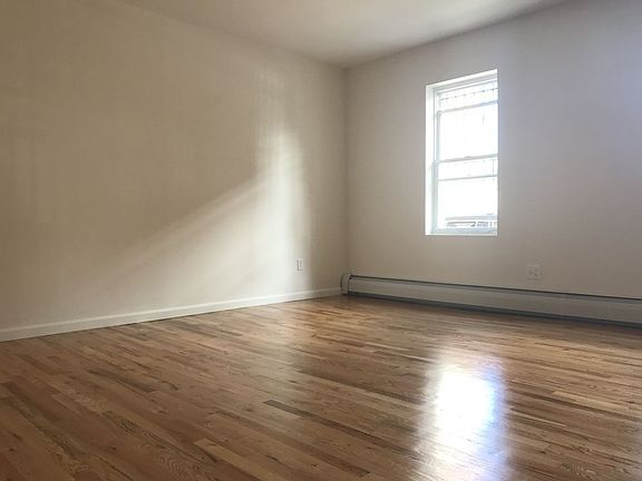 5th image of 24 Whitwell Pl #1