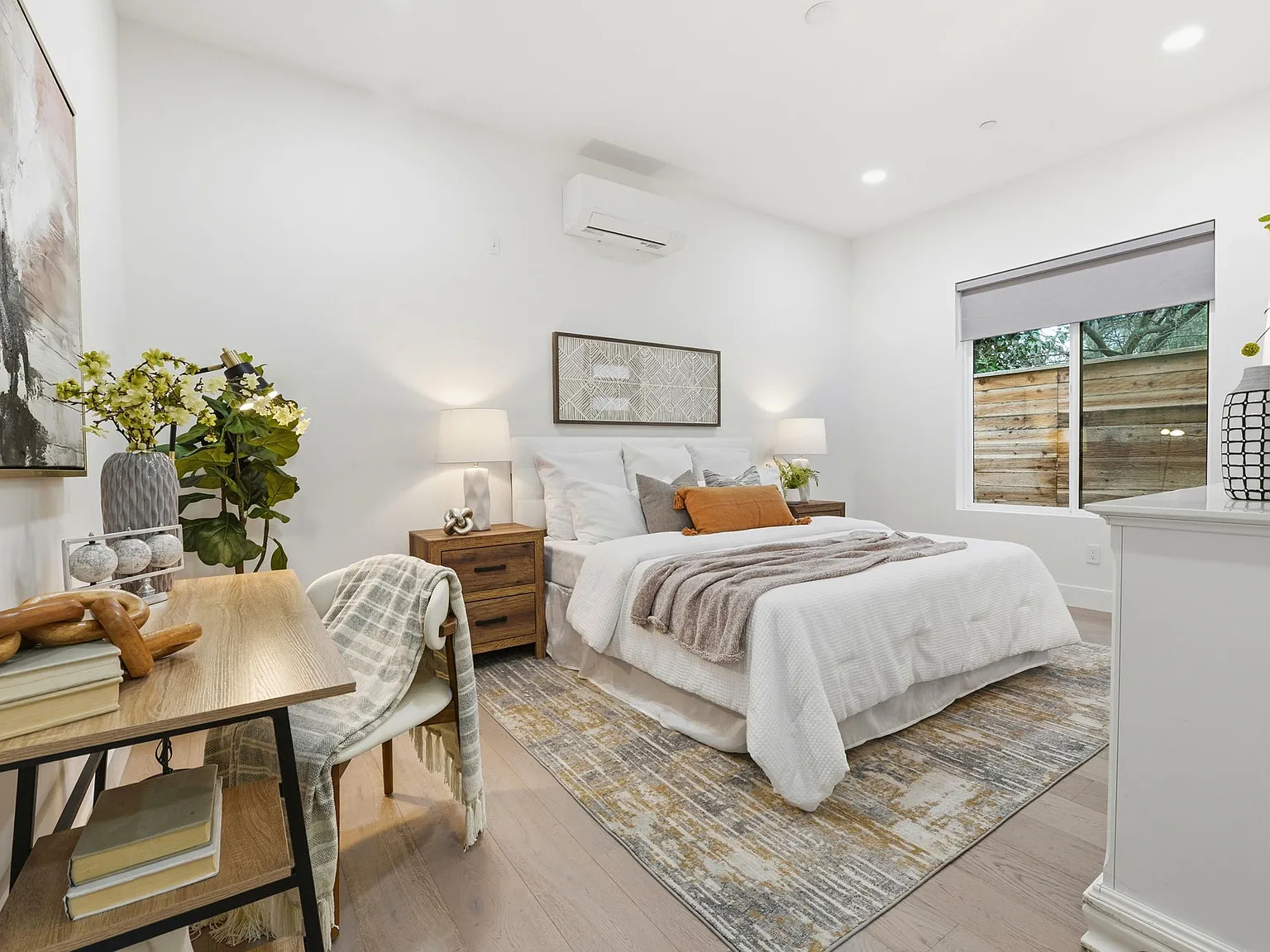 2 bed, 2.5 bath, 1375 sqft, $6,750 — Photo 4