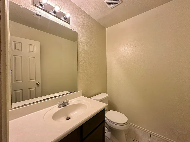 2403 Lavender Ln — Photo 30