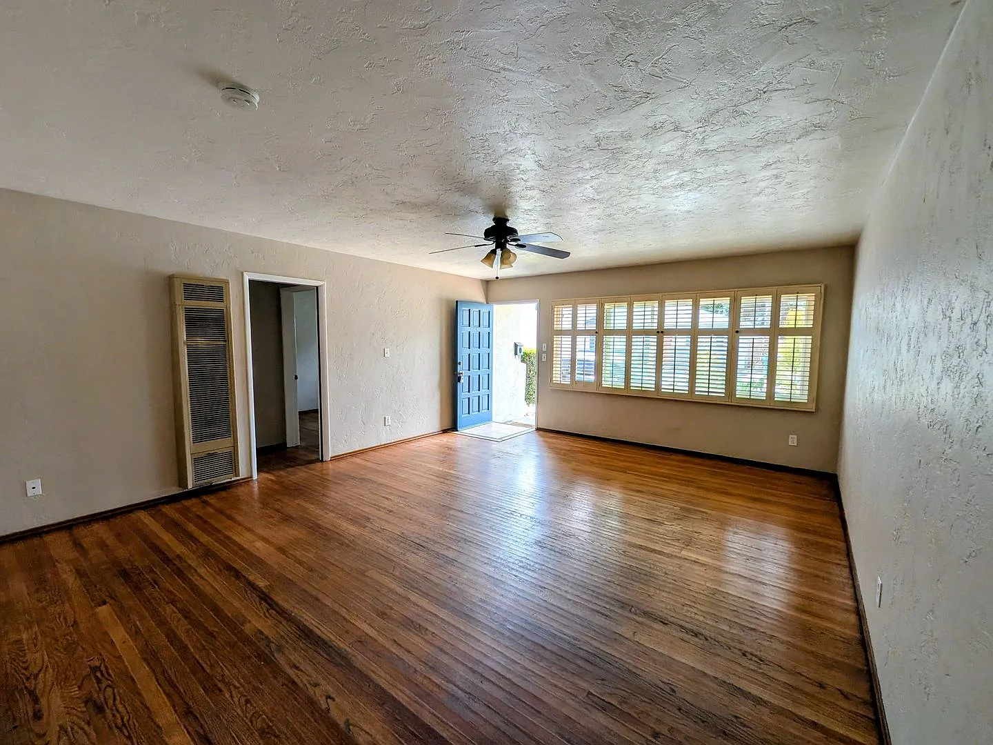 5 Bedroom House w/ A/C + Laundry near SDSU - Bright and Airy on Quiet Street! — Photo 4