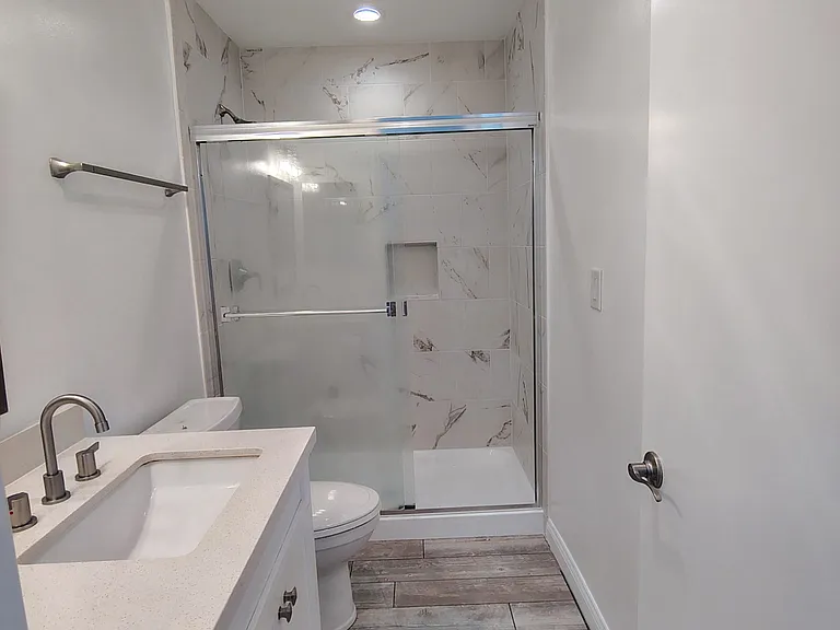 4800 Williamsburg Ln — Photo 9