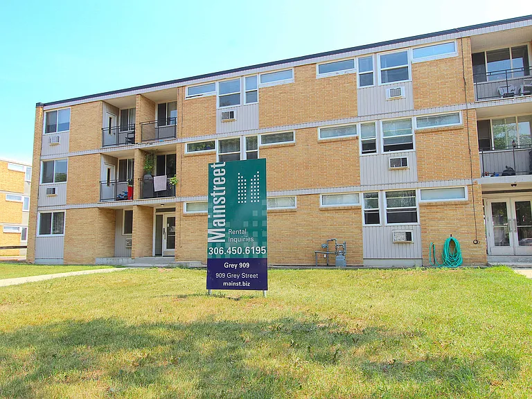 909 Grey St — Photo 11