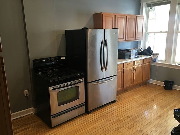 4th image of 4053 W Armitage Ave