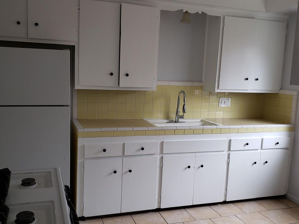 2nd image of 7000 Colonial St