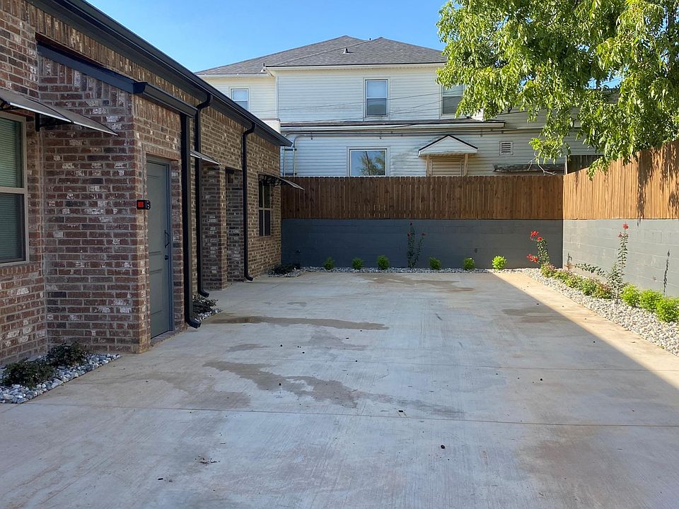 Courtyard/common space