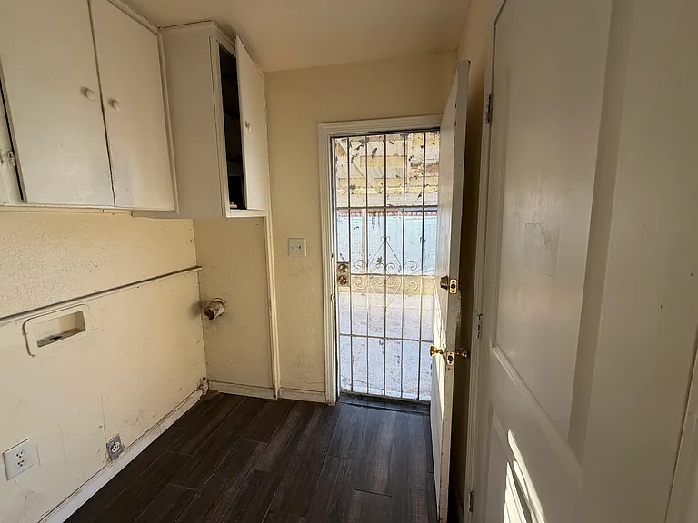 921 W Houston Ave — Photo 18