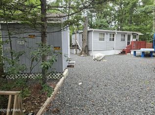 222 Tribes Dr, Shohola, PA 18458