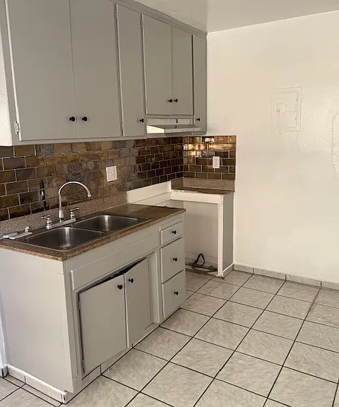 7657 Sepulveda Blvd — Photo 3