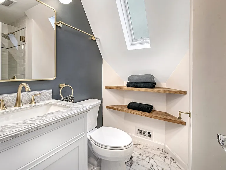 319 Oakland Beach Ave — Photo 15