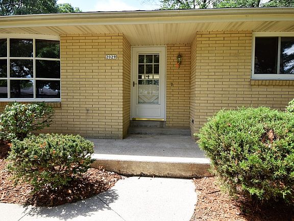 2nd image of 2029 Woodland Dr