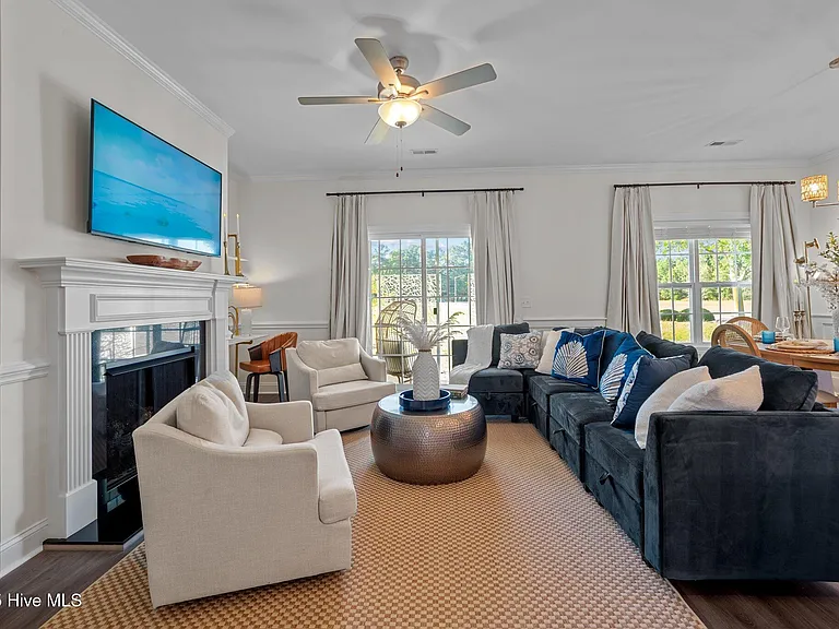 100 Leines Way #B — Photo 6