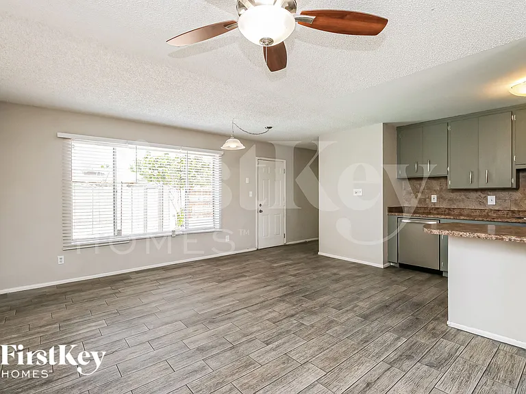 2030 E Aspen Ave — Photo 3