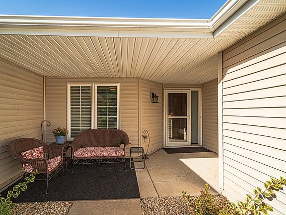 3rd image of 17489 Deerfield Dr SE