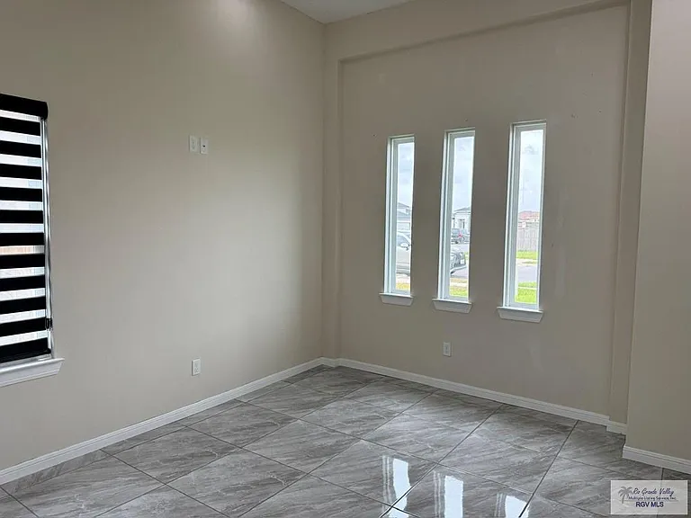 9388 N Queen Palm — Photo 16