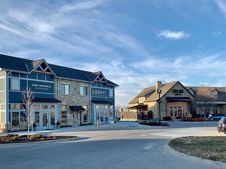 Great shops and restaurants in the neighborhood