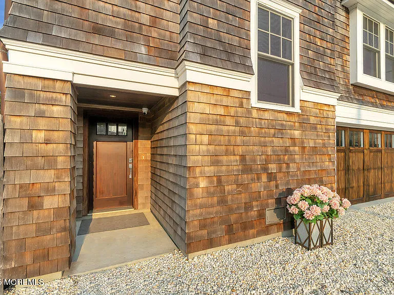 985 Ocean Ave — Photo 142