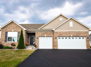 10431 Pine Ln, Saint John, IN 46373