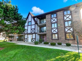 10531 S Roberts Rd APT 3A, Palos Hills, IL 60465