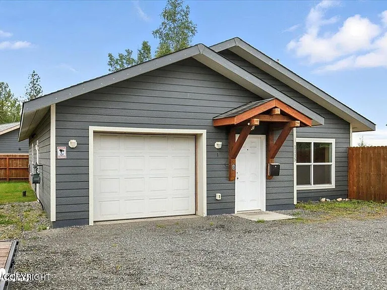 1115 S Spring Dr — Photo 3