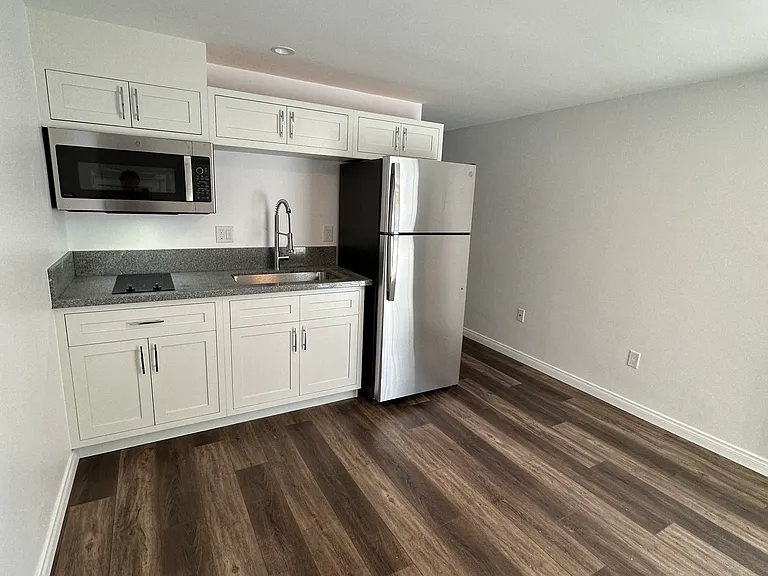 1966 Carmen Ave #5 — Photo 1