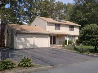 65 Cross Bow Ln, West Warwick, RI 02893