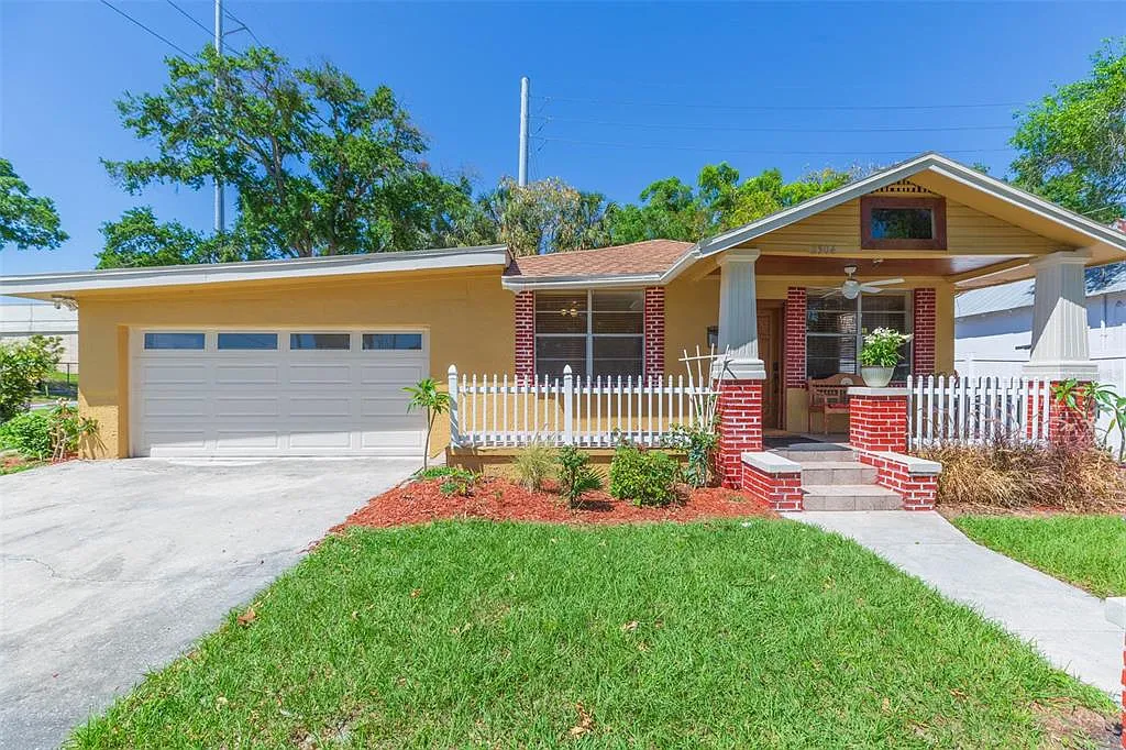 3 bed, 2.0 bath, 1422 sqft, $2,500 — Photo 2