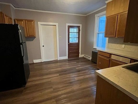 4th image of 218 W Ridge St