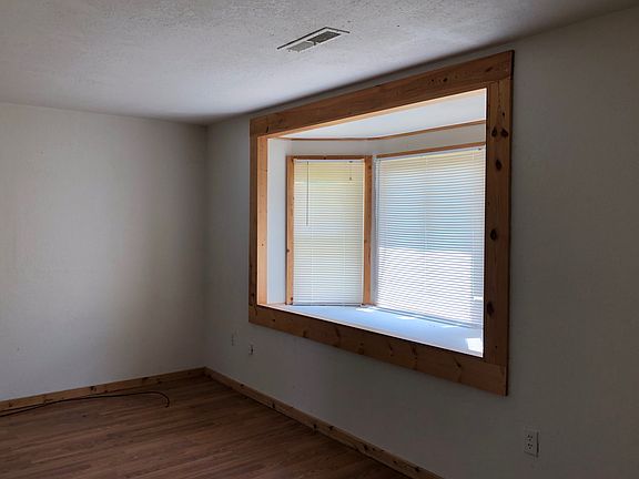 4th image of 1301 Maginn Ct