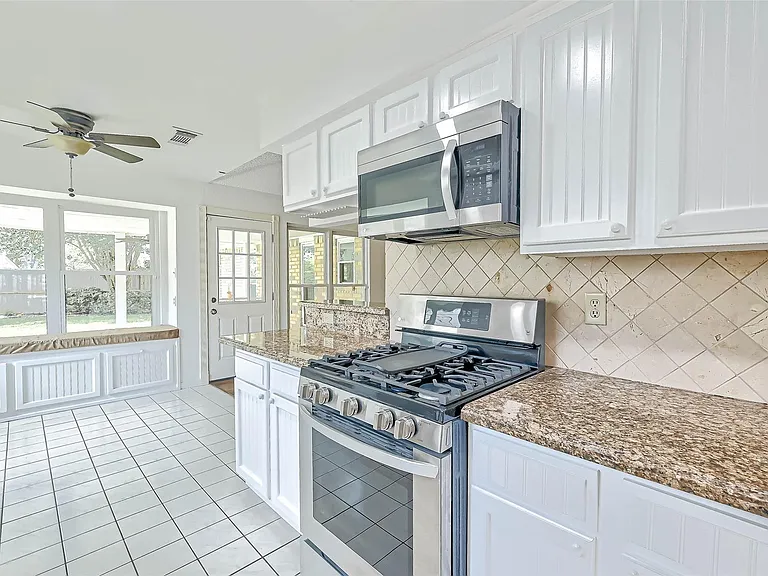 2922 Lakefield Way — Photo 15