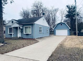824 8th St, Waupaca, WI 54981