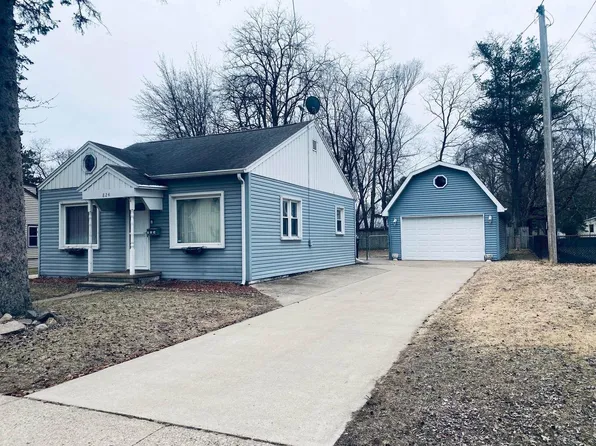 824 8TH STREET, Waupaca, WI 54981