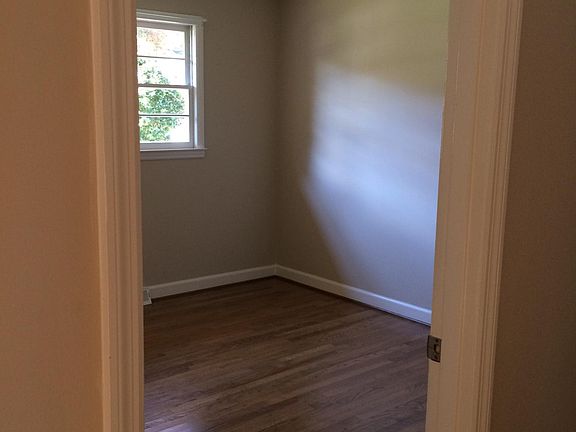 3rd image of 117 Avon Dr